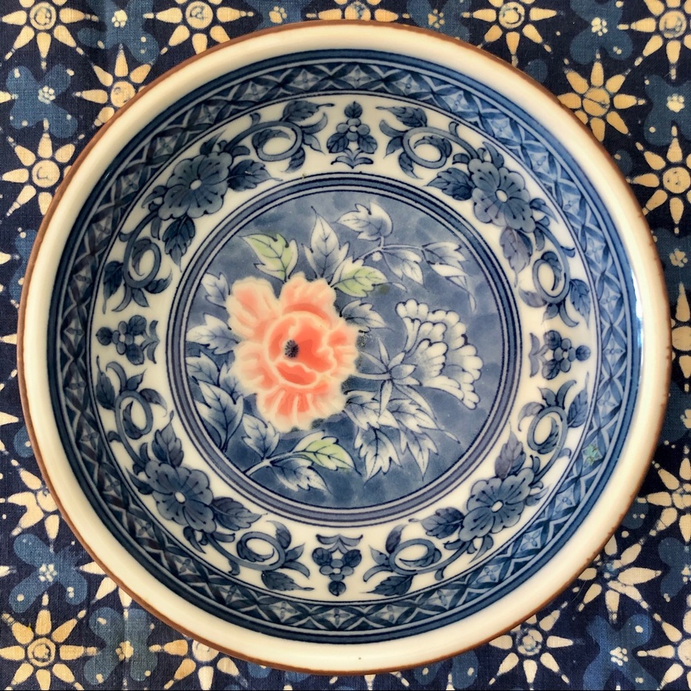 Small Hand-Painted Japanese Bowl - Picture 7 of 8